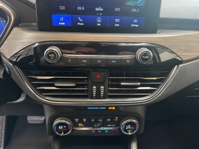 Used 2020 Ford Escape Titanium AWD/4WD image 3