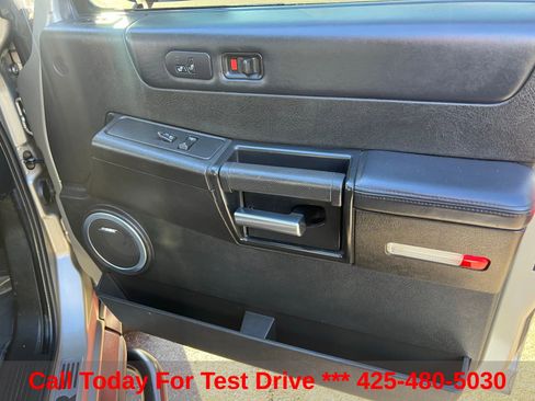 Used 2005 HUMMER H2 w/ Preferred Equipment Group AWD/4WD image 31