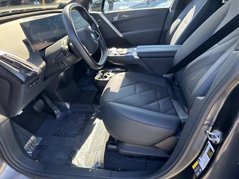 Used 2025 BMW iX xDrive50 w/ Premium Package image 15