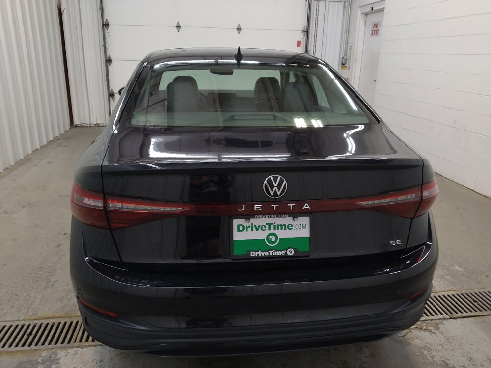 Used 2025 Volkswagen Jetta SE FWD image 6