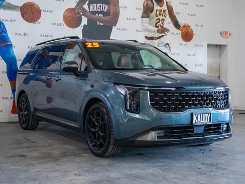 Used 2025 Kia Carnival SX Prestige image 21