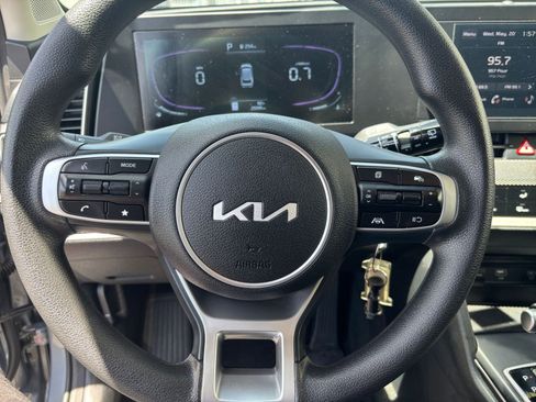 Used 2025 Kia Sportage LX FWD image 27