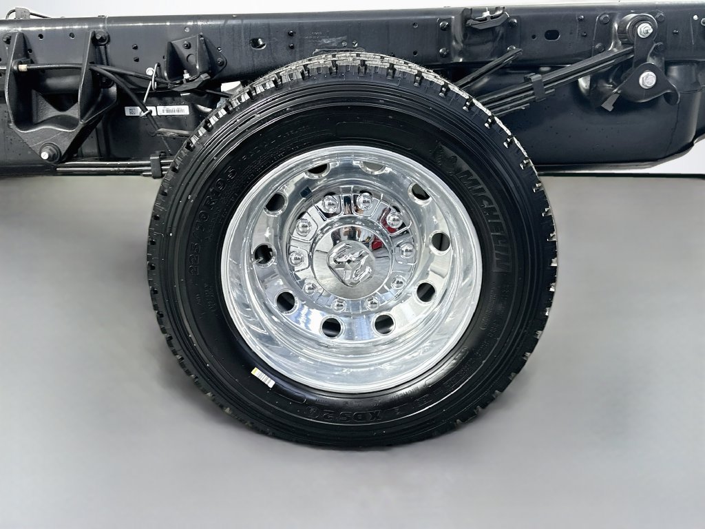 New 2026 RAM 4500 4x4 Crew Cab DRW w/ Laramie Trim Package image 15