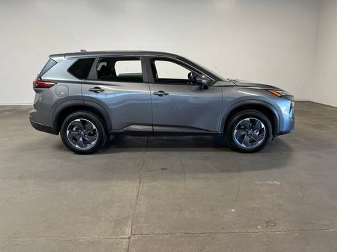 Used 2024 Nissan Rogue SV FWD image 2