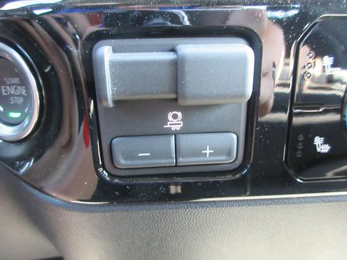 New 2026 GMC Sierra 2500 SLE w/ SLE Value Package; AWD/4WD image 21