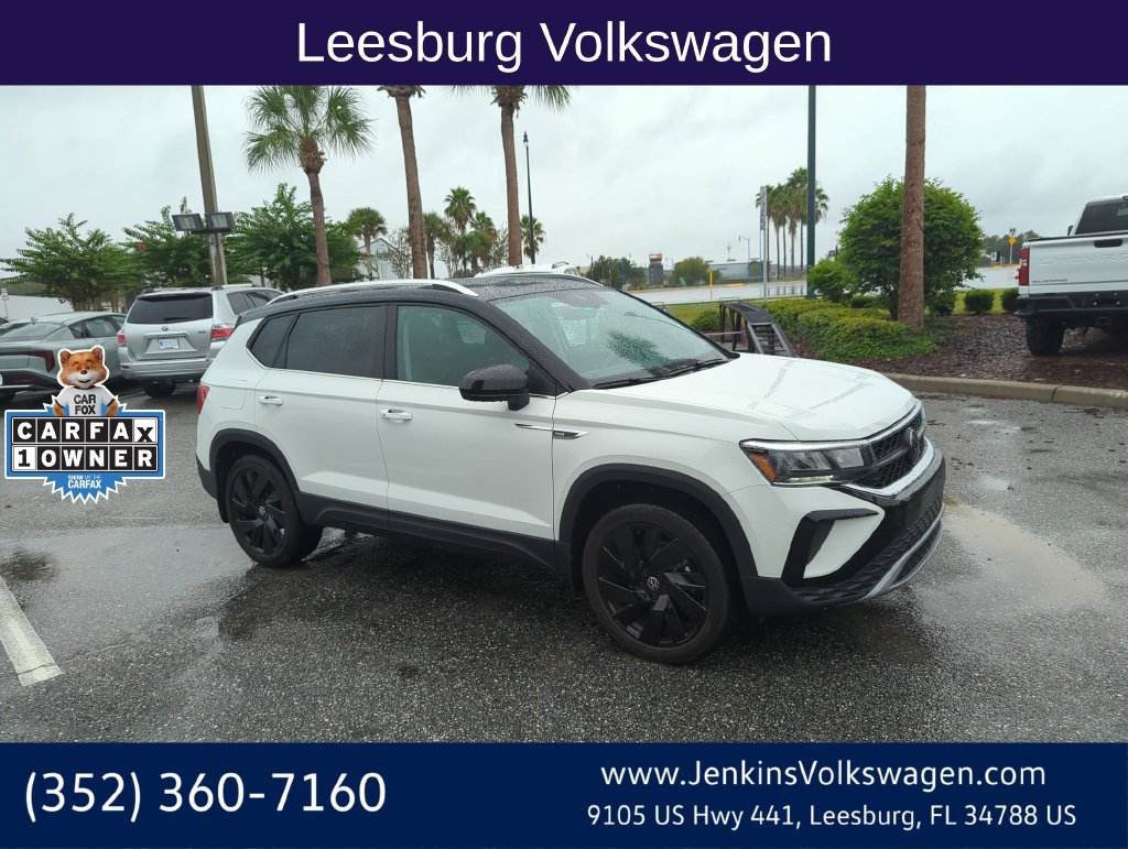 Used 2024 Volkswagen Taos SE AWD/4WD image 1