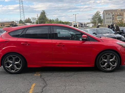 Used 2017 Ford Focus ST image 7