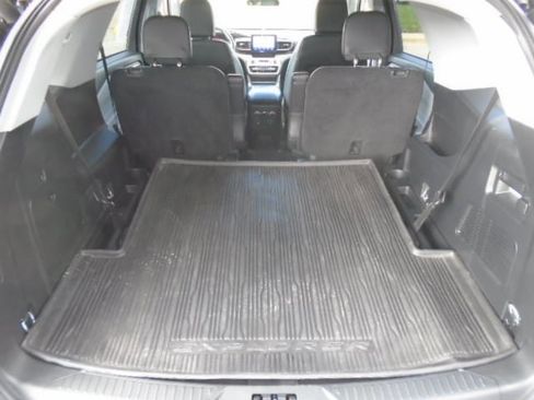 Used 2023 Ford Explorer XLT w/ Equipment Group 202A image 6