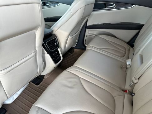 Used 2017 Lincoln MKX Reserve FWD image 11