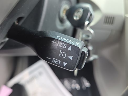Used 2013 Toyota Corolla LE FWD image 34