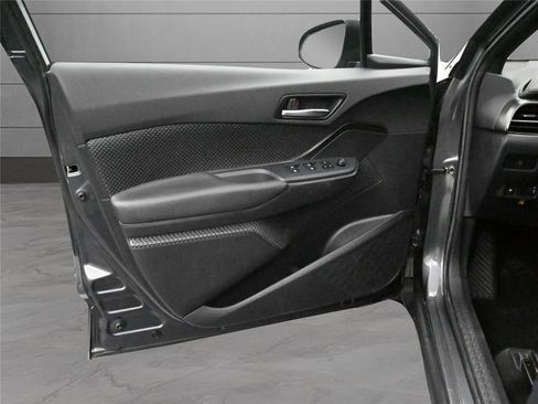 Used 2019 Toyota C-HR LE image 9