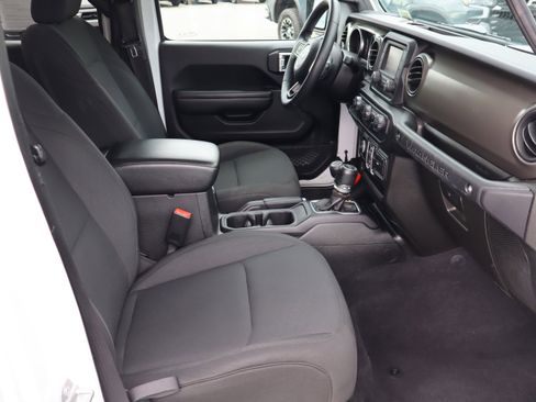 Used 2018 Jeep Wrangler Unlimited Sport S image 38