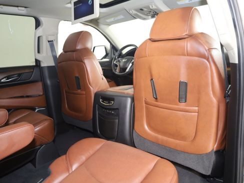 Used 2019 Cadillac Escalade Premium Luxury AWD/4WD image 17