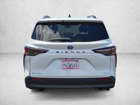 Used 2025 Toyota Sienna XLE w/ XLE Plus Package AWD/4WD image 7