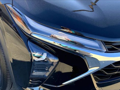 Used 2025 Chevrolet Trax LT w/ LT Convenience Package image 27