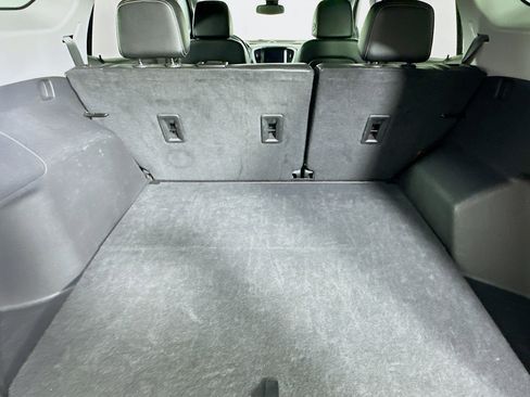 Used 2024 GMC Terrain SLT image 27