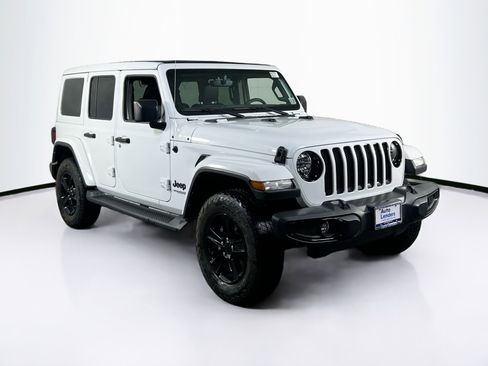 Used 2022 Jeep Wrangler Unlimited Sahara image 3