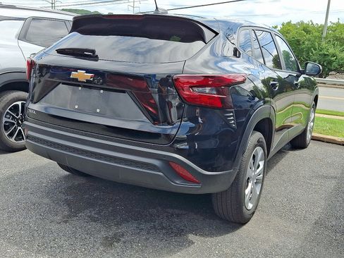 Certified 2025 Chevrolet Trax LS w/ Driver Confidence Package FWD image 6