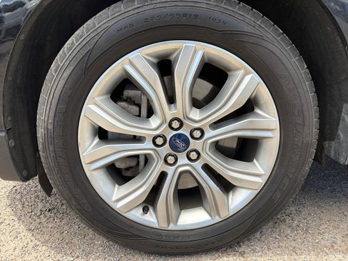 Used 2021 Ford Edge Titanium AWD/4WD image 11