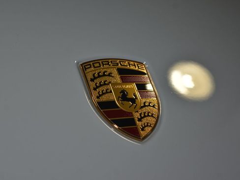 Certified 2025 Porsche Macan AWD/4WD image 26