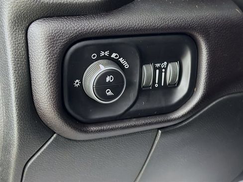 Used 2022 RAM 3500 Laramie AWD/4WD image 11
