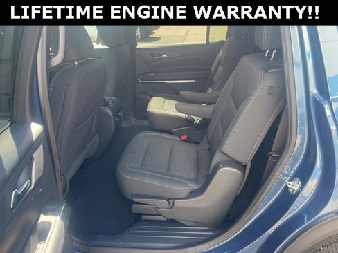 Used 2025 Chevrolet Traverse LT image 13