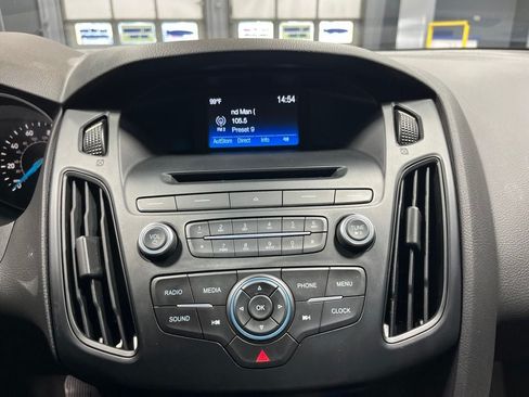 Used 2015 Ford Focus SE w/ SE Cold Weather Package FWD image 25