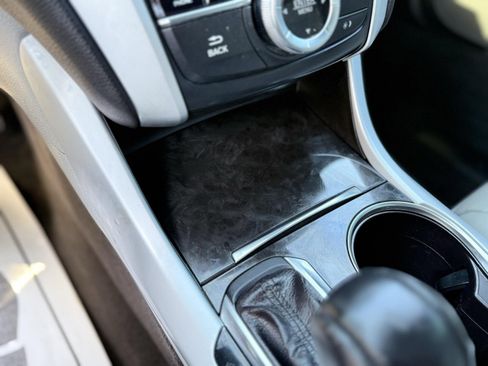 Used 2019 Acura TLX image 41