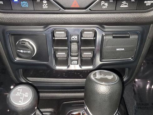 Used 2024 Jeep Wrangler Unlimited w/ Convenience Group AWD/4WD image 25