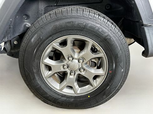 Used 2020 Jeep Wrangler Unlimited Sport image 11