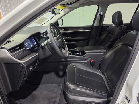 Certified 2023 Jeep Grand Cherokee Limited image 11