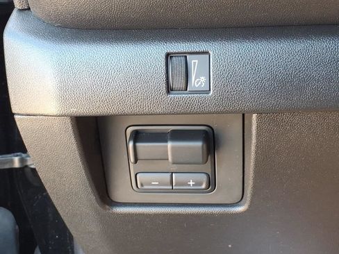 Used 2024 Chevrolet Colorado Trail Boss w/ Technology Package AWD/4WD image 16
