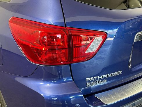 Used 2020 Nissan Pathfinder S image 36