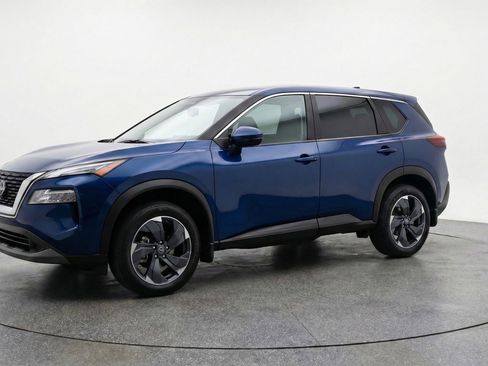 Used 2025 Nissan Rogue SV image 3