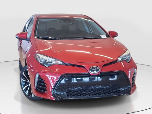 Used 2018 Toyota Corolla SE image 2
