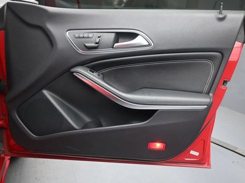 Used 2015 Mercedes-Benz CLA 250 image 28