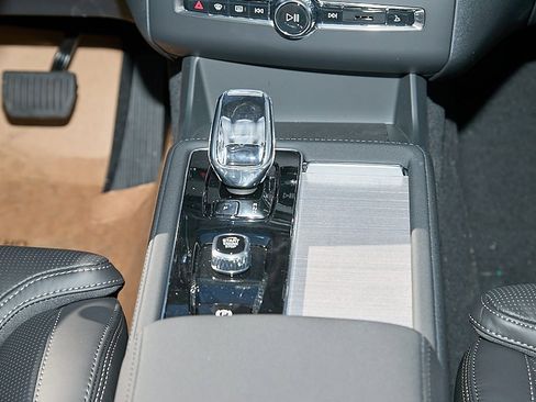 New 2026 Volvo XC90 B6 Ultra w/ Protection Package image 30