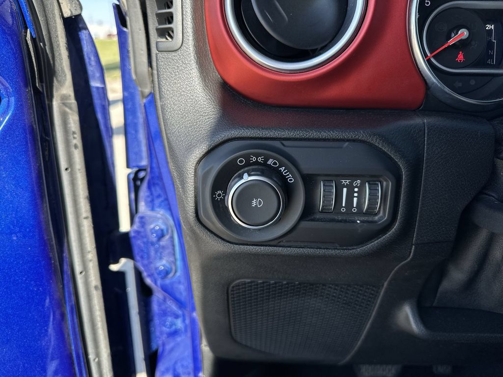 Used 2018 Jeep Wrangler Unlimited Rubicon AWD/4WD image 18