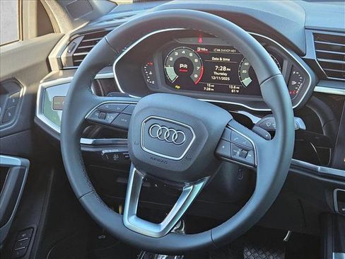 New 2025 Audi Q3 2.0T Premium image 11