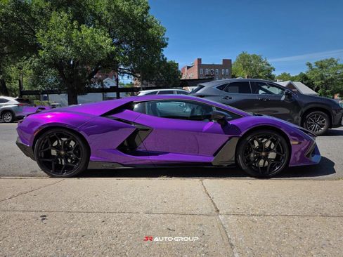 Used 2024 Lamborghini Revuelto AWD/4WD image 9