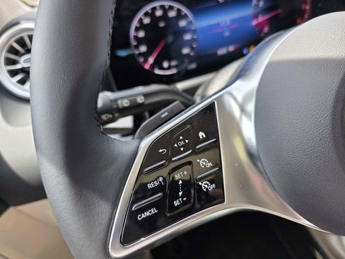 Used 2025 Mercedes-Benz GLA 250 image 12