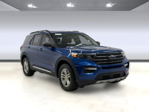 Used 2022 Ford Explorer XLT w/ Equipment Group 202A AWD/4WD image 6