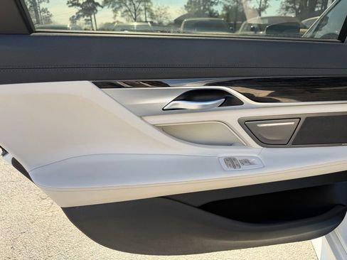 Used 2021 BMW 740i w/ M Sport Package image 30