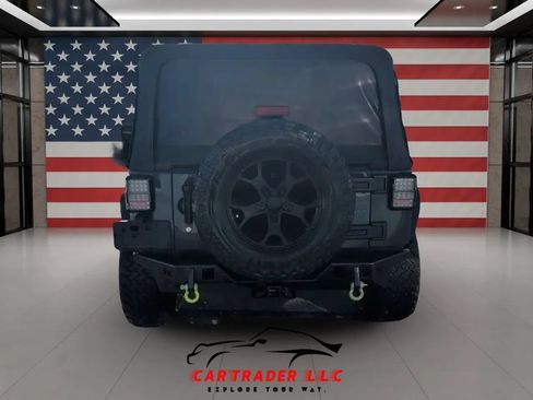 Used 2018 Jeep Wrangler Sport AWD/4WD image 9