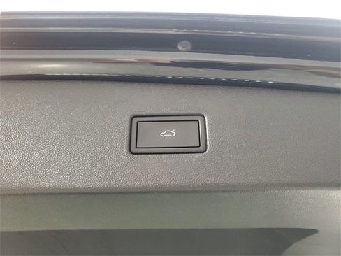 Used 2022 Volkswagen Tiguan SE image 7