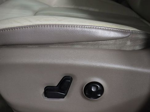 Used 2018 Chrysler Pacifica Touring-L FWD image 24