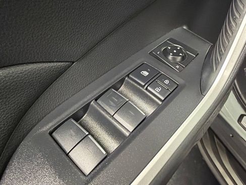 Used 2022 Toyota RAV4 XLE Premium AWD/4WD image 21
