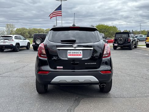 Used 2021 Buick Encore Preferred w/ Safety Package II FWD image 8