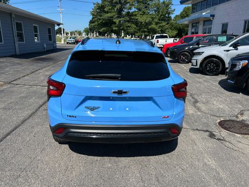 Used 2024 Chevrolet Trax RS w/ Sunroof Package FWD image 5