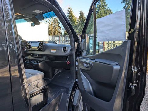New 2025 Mercedes-Benz Sprinter 2500 image 10
